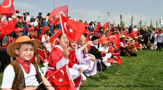 Trabzon'da 23 Nisan Coşkusu Şehri Sardı: Çocuklar Tribünde, Atatürk Köşkü Ücretsiz!
