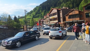 Bayramda Uzungöl'e Turist Akını: Esnafın Yüzü Güldü
