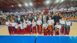 Güngören'de Kick Boks Gururu: Sporcular Kuşak ve Diplomalarına Kavuştu