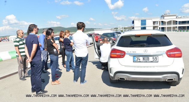 “Akademi”li Mercedes-Benz sahipleri güvenli sürüşte fark yaratıyor