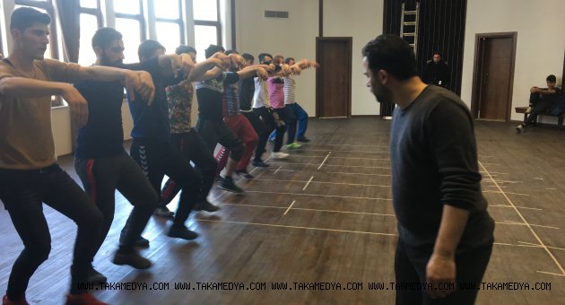 AKÇAABAT BELEDİYESİ HALKOYUNLARI EKİBİ YARIŞMAYA HAZIRLANIYOR