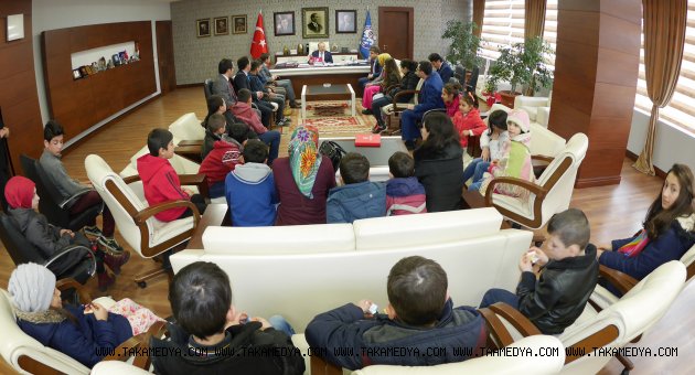 ARSİNLİ ÖĞRENCİLERİ KABUL ETTİ