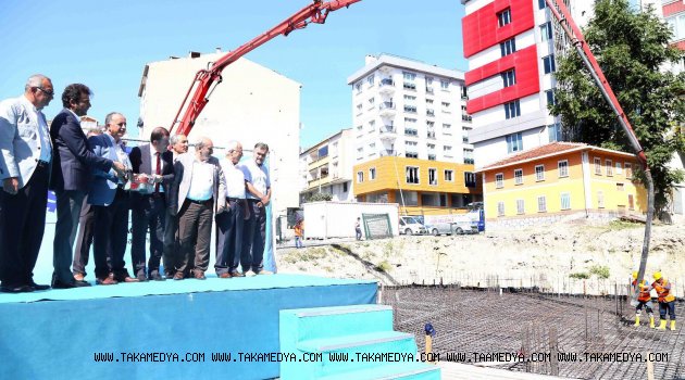 “Bağcılar’da bahçesinde oyun parkı olan camiler yapılıyor”