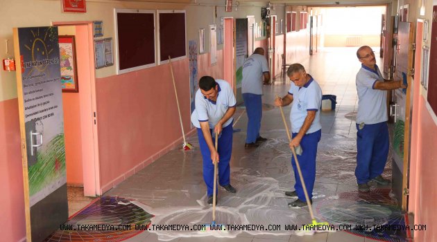 “Bağcılar’da eğitim sezonu öncesi okullar temizleniyor”