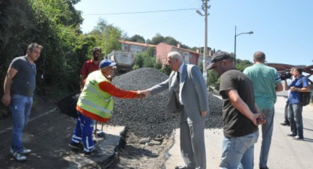 BAŞKAN AKDEMİR ASFALT ÇALIŞMASINI İNCELEDİ