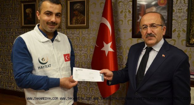 Başkan Gümrükçüoğlu Hayrat Vakfı’na kurban vekâleti verdi