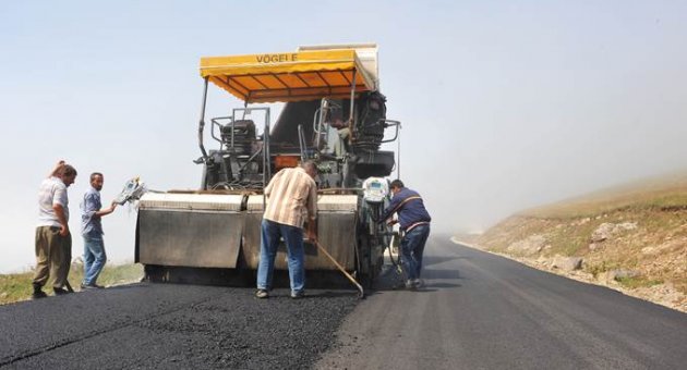 Başkan Gümrükçüoğlu yol çalışmaları için konuştu; 'Vatandaşa ne söz vermişsek hepsini harfiyen yerine getireceğiz'