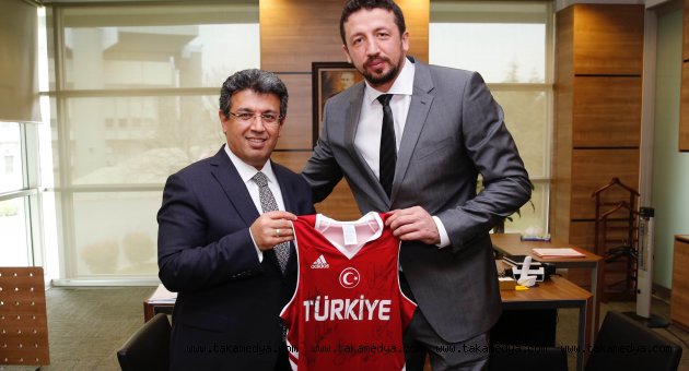 Başkan Karadeniz'den Hidayet Türkoğlu'na Ziyaret