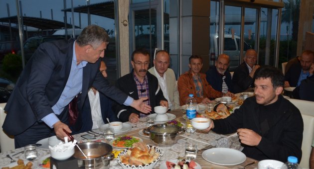 Başkan Sarıalioğlu'ndan belediye personeline iftar yemeği