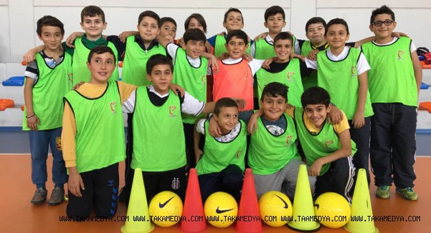  Belediyeden Öğrencilere Spor Malzemesi Yardımı