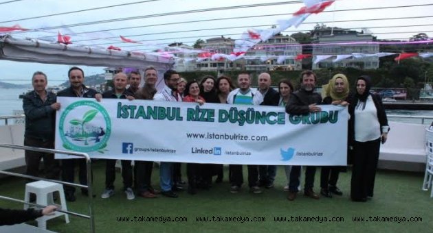 Boğazın Atmacaları Gövde Gösterisi Yaptı
