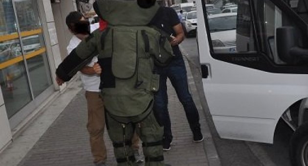 BOMBA İHBARI VATANDAŞI SOKAĞA DÖKTÜ