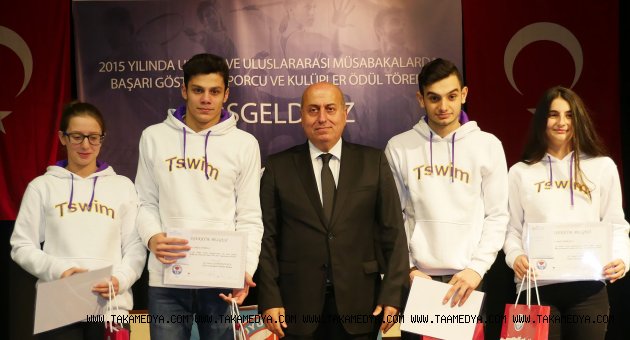 Büyükşehir Belediyesi başarılı sporcuları ödüllendirdi