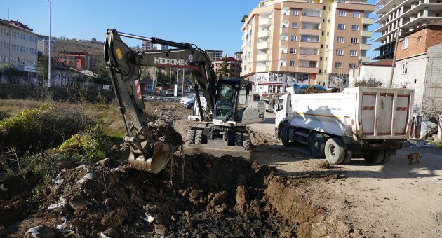 Büyükşehir Belediyesi Kanuni Hastanesi’ne yol yapıyor