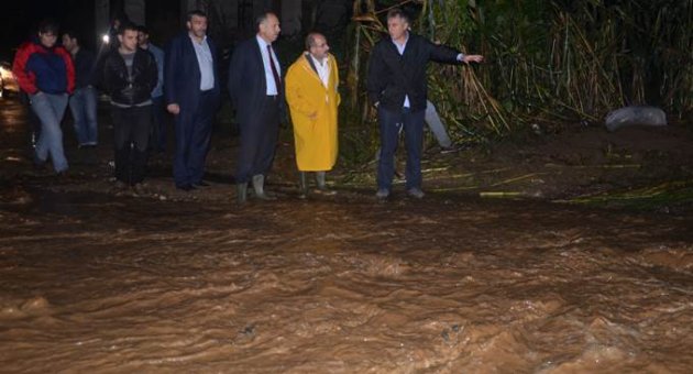 Büyükşehir Belediyesi Of'ta sabahladı