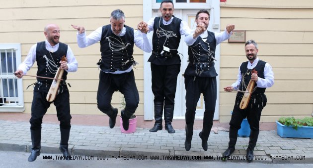 CUMARTESİ AKŞAMI EVLERDE HORON VAR…