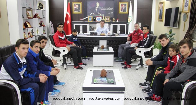 Destek Koçhan’dan Başarı Wushu’culardan