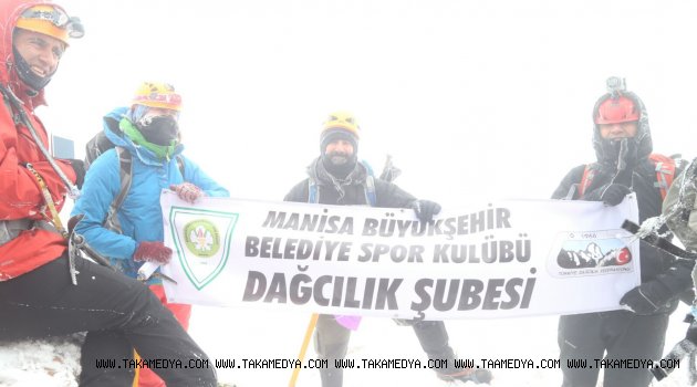  Erciyes’in Zirvesinde Cumhuriyet Coşkusu