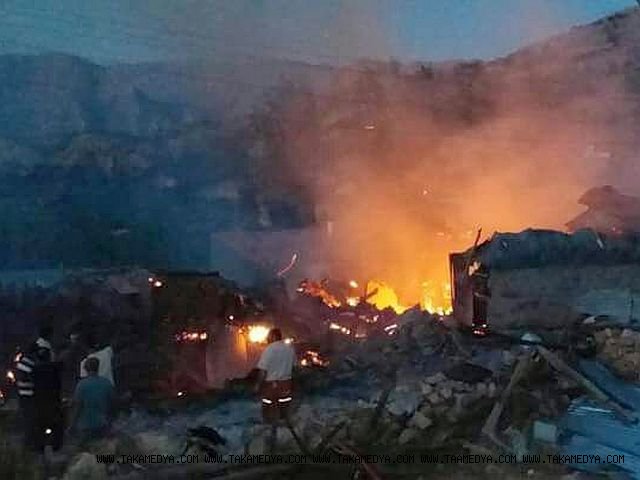 Erzincan'da 11 Ev Yanarak Kül Oldu