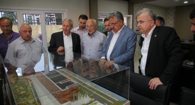 Eski Gümrük ve Ticaret Bakanı Hayati Yazıcı Rize’ye Geldi