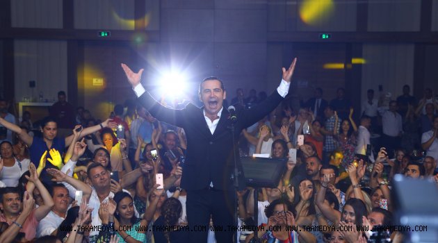 FERHAT GÖÇER ZEKİ MÜREN SAHNESİNDE