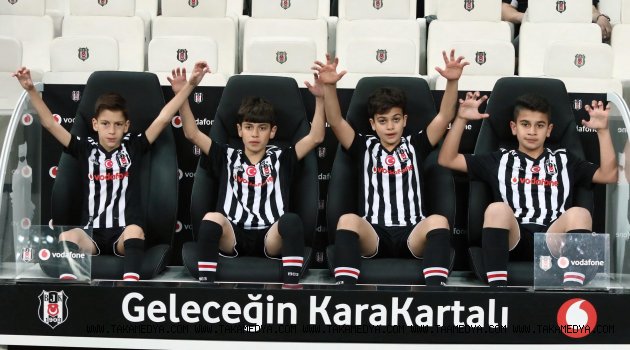 “GELECEĞİN KARAKARTALI” OLMAYA ADAY 4 ÇOCUK BEŞİKTAŞ-GÖZTEPE MAÇINDA SAHAYA ÇIKTI