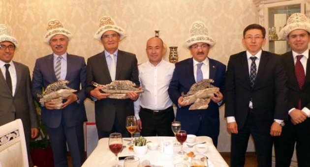 Gümrükçüoğlu her yerde Trabzon'u anlattı