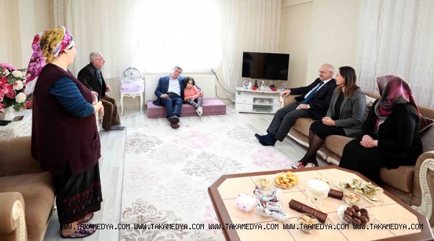 ’Hayata, Kübra kızımız gibi gönül gözüyle bakabilmeliyiz’’