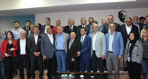 İYGAD'IN DÜZENLEDİĞİ 'YILIN ZİRVEDEKİLERİ' ÖDÜLLERİ DAĞITILDI