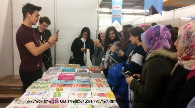  Kitap fuarında hafta sonu yoğunluğu