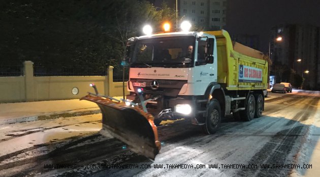 KÜÇÜKÇEKMECE’DE EKİPLER GECE BOYUNCA ÇALIŞTI