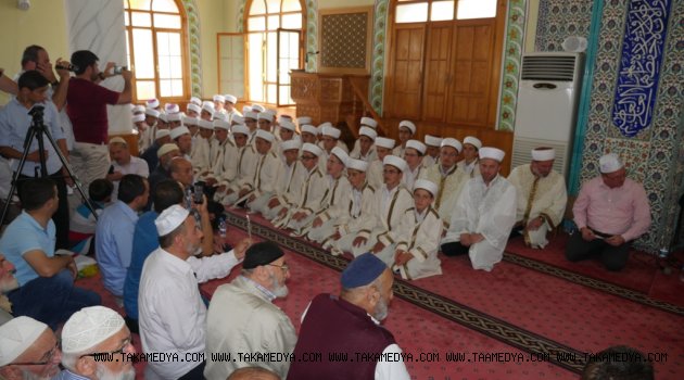 Kur’an hizmetin hizmetkârı olmaya amadeyiz
