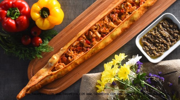 Nelipide’den Tavuklu Pide
