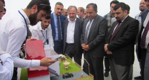 ÖĞRENCİLERDEN GÜNEŞ ENERJİSİ İLE ÇALIŞAN MOTOSİKLET