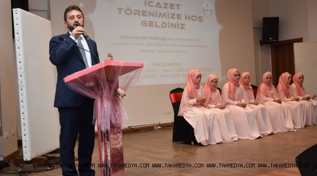 Rize'de Hafız Olan Öğrenciler Ödüllendirildi