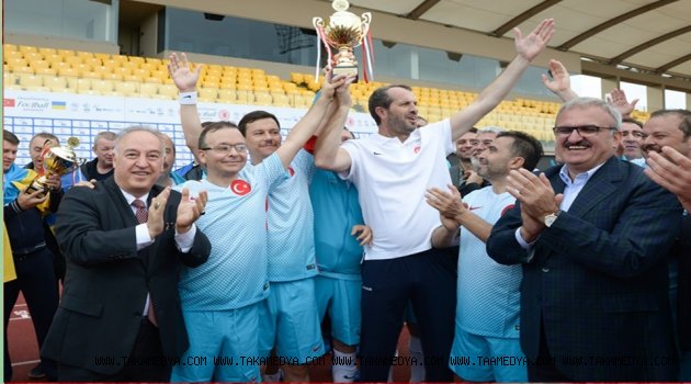 Şampiyon Türkiye Parlamenterleri