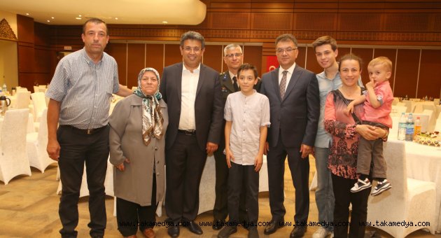 ŞEHİT AİLELERİ İFTAR YEMEĞİNDE BULUŞTU