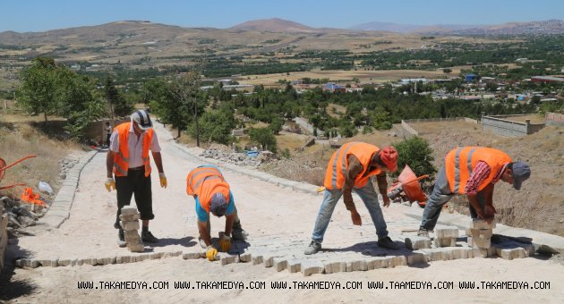 SÖKÜLEN PARKE TAŞLAR DEĞERLENDİRİLİYOR