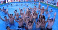 10 BİN ÇOCUK PORTATİF HAVUZLARDA YÜZME ÖĞRENDİ