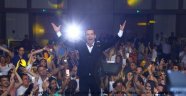 FERHAT GÖÇER ZEKİ MÜREN SAHNESİNDE