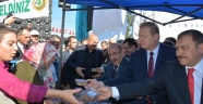 Bakan Eroğlu Trabzon’da vatandaşlara Aşure ikramında bulundu