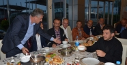 Başkan Sarıalioğlu'ndan belediye personeline iftar yemeği