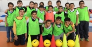  Belediyeden Öğrencilere Spor Malzemesi Yardımı
