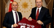 Bordo-Mavili Yönetim Köşke Çıktı