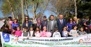 DEDELER VE NİNELER TORUNLARI İLE BİRLİKTE YÜRÜDÜ