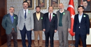 Gümrükçüoğlu’ndan Yeşilay’a açık çek