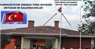 Sultangazi belediye eski ek nikâh solonu binasına halk cephesi kızıl bayrak astı