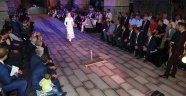 ‘TARİHİN IŞIĞINDA MODA 2. ARSLANTEPE DEFİLESİ’ GERÇEKLEŞTİRİLDİ