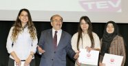 TEV başarılı öğrencileri ödüllendirdi