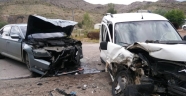 TRBZONLU AİLE KAZA YAPTI 1 ÖLÜ 4 YARALI